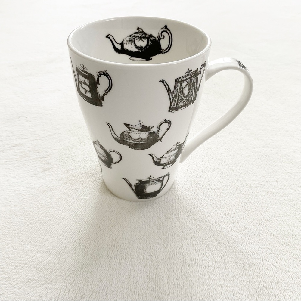 Paul Cardew Teapot Mug Latte Cup English Tea Pottery Black White Cottagecore